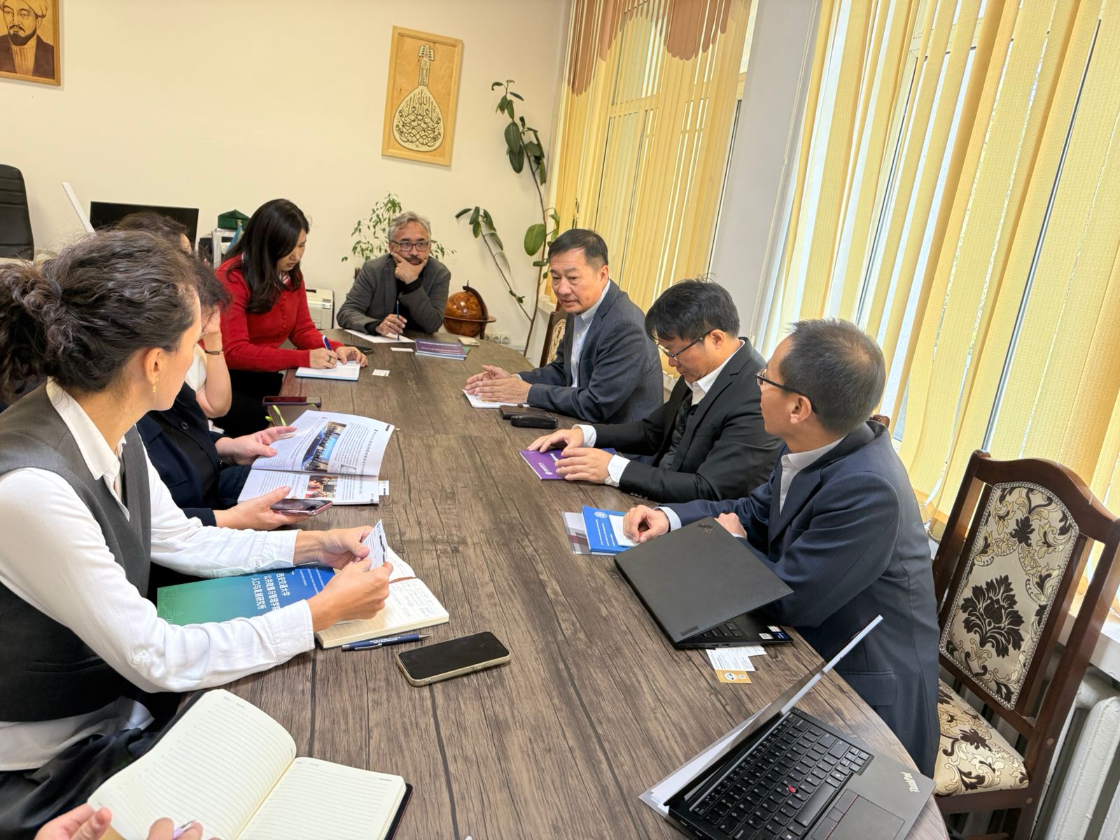 Философия және саясаттану факультеті Сиань Цзяотун университетінің делегациясын қабылдады